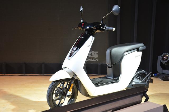 本田首款电动车E-Mobility Concept亮相 摩托车及零部件研发新纪元
